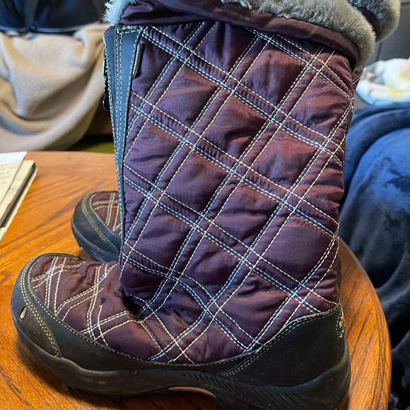 Ahnu Waterproof Insulated Boots Women’s Size 8 Faux  Fur Zip Up Quilted Purple - Picture 1 of 7